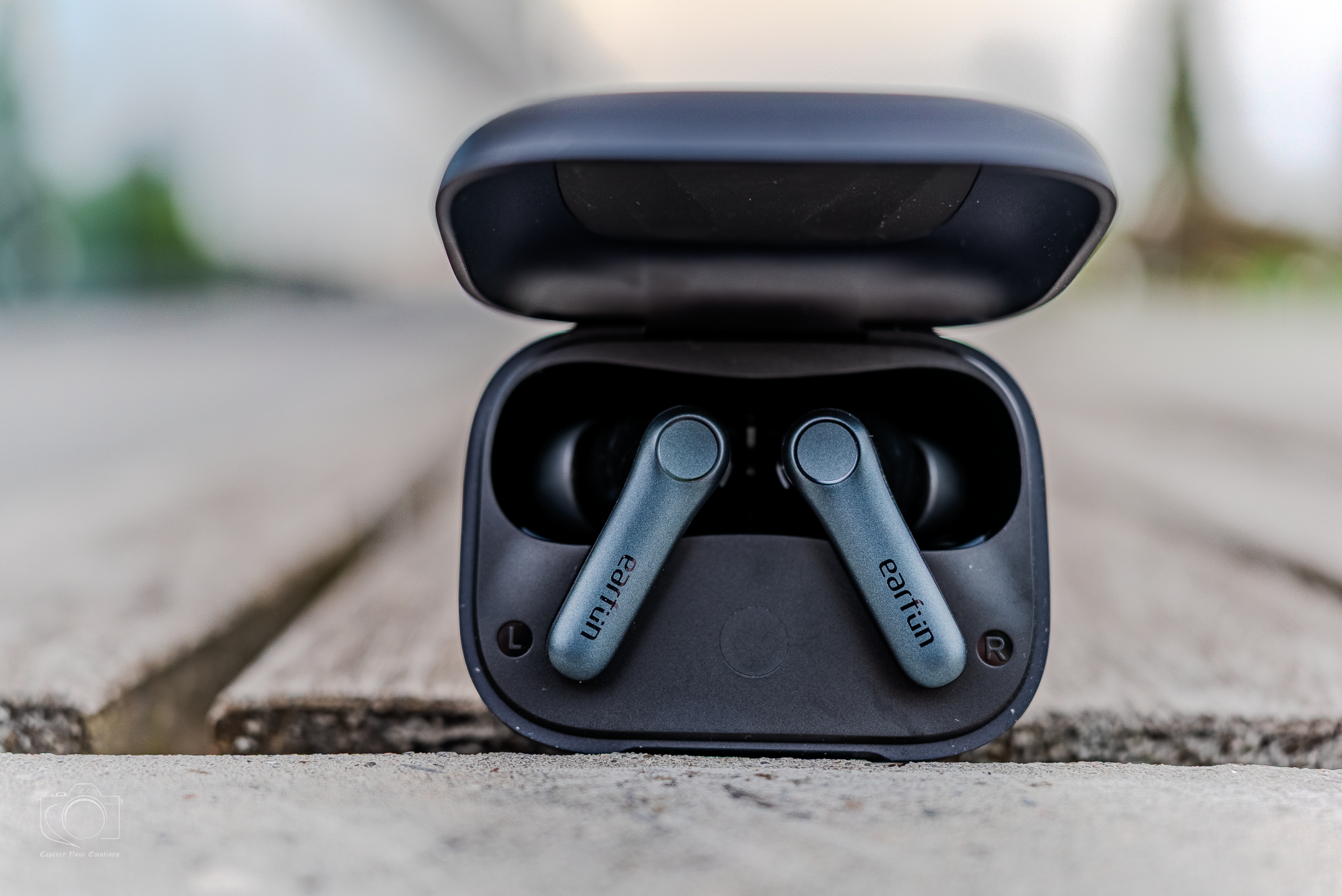 Earfun Air Pro 4 – Słuchawki TWS, które rozświetlają otoczenie