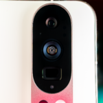 Aparat telefonu Google Pixel 10 Pro z bliskiej odległości - Fotografia drobnej elektroniki